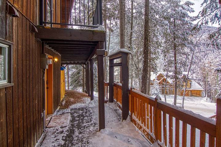 Log cabin for 10 people, with pool and balcony in Panorama
