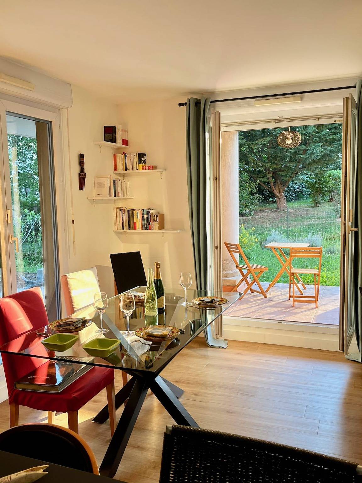 Entire apartment, A modern apartment, a terrace, and a garden in Aix-en-Provence, Mediterranean Coast (France)