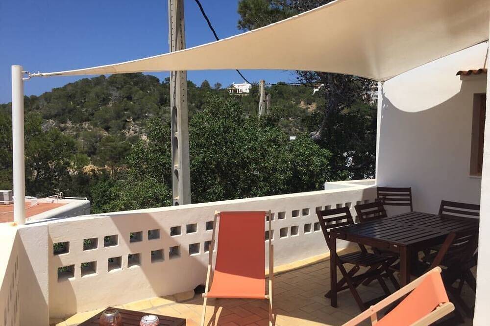 Encantadora casa con vista al mar-Cerca de la playa-Ideal para parejas o familia in Cala Vedella, Sant Josep de sa Talaia