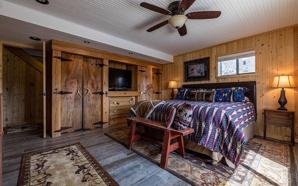 Jim Mountain Retreat- Mountaintop Views, Seasonal Hot Tub, Large Group Retreat in Cody (WY), Absaroka Range