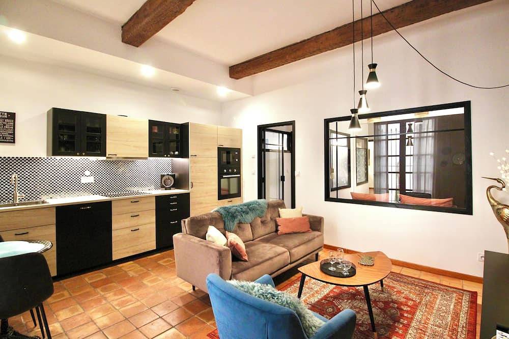 Entire apartment, A cocoon for two in the heart of old Pézenas in Pézenas, Côte d'Améthyste
