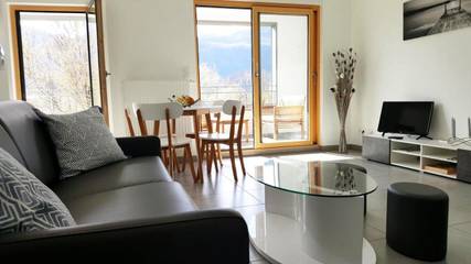 Gîte pour 4 personnes, avec terrasse et vue dans Esplanade du Lac ( Aix-les-Bains)