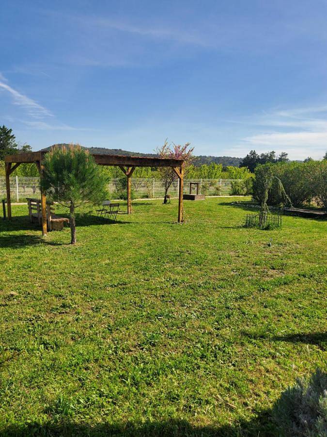 Gîte pour 10 personnes, avec piscine et jardin à Boulbon - 4
