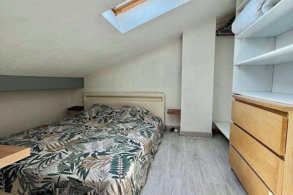 Maisonnette in the heart of Provence in a residence with shared swimming pool in Eyguières, Region de Arles