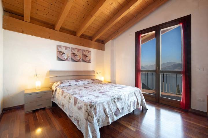 Villa for 9 people, with Garden and Lake view in Lake Como