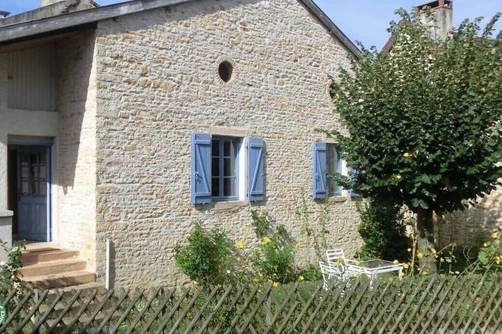 Location de vacances pour 2 personnes, avec jardin à Chissey-lès-Mâcon
