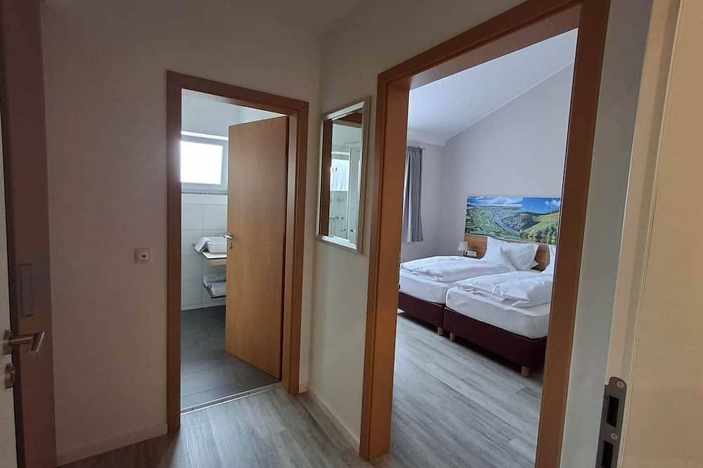 Linden's Pension-Restaurant - Doppelzimmer Dusche/Wc in Ayl, Landkreis Trier-Saarburg