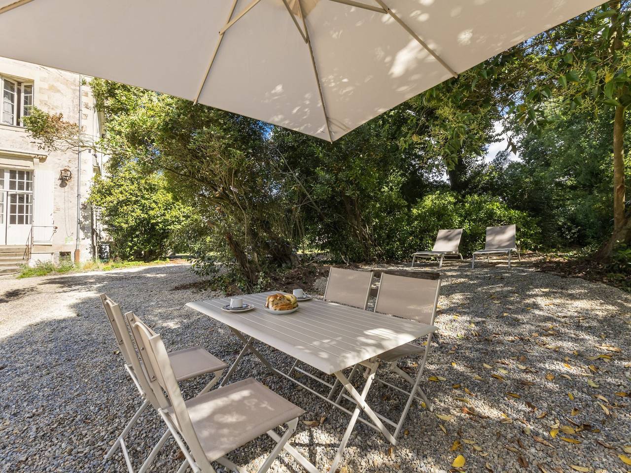 Gîte Charmant au Château - Wifi & Parking Inclus in Saint-Étienne-de-Montluc, Région de Nantes