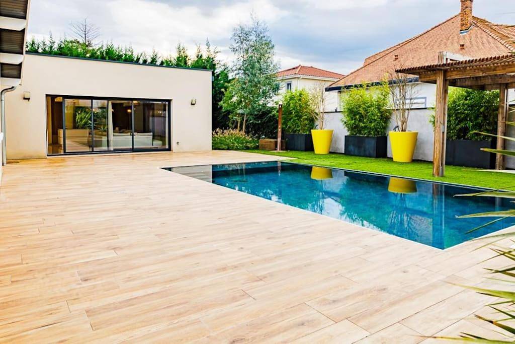 Three-Bedroom Villa in Pusignan, Lyon et ses environs