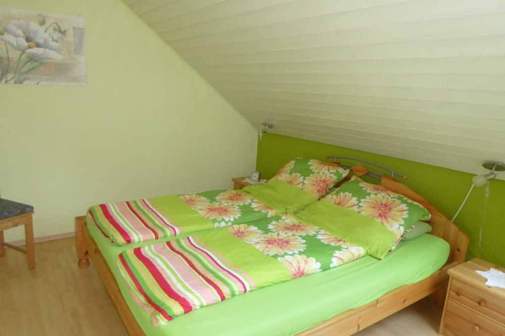 Doppelzimmer Nr. 3, 14m², Etagenbad - Bea´s Gästezimmer in Europa-Park, Herbolzheim