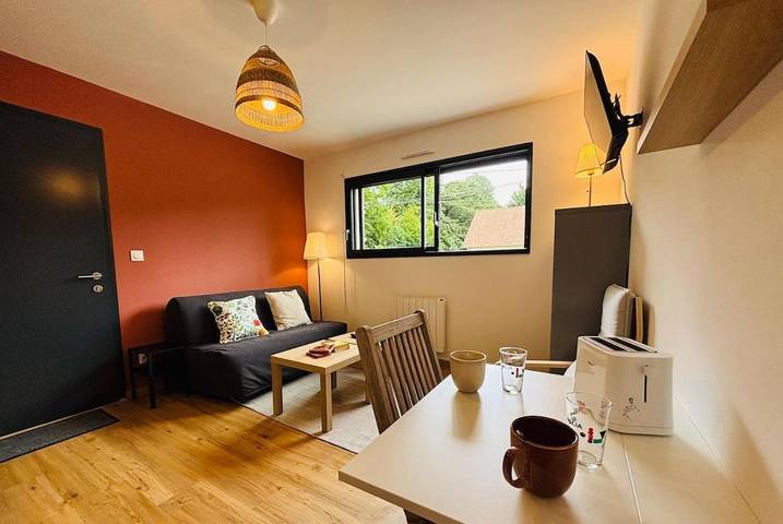 Gîte pour 2 personnes, avec piscine et terrasse dans Bellancourt