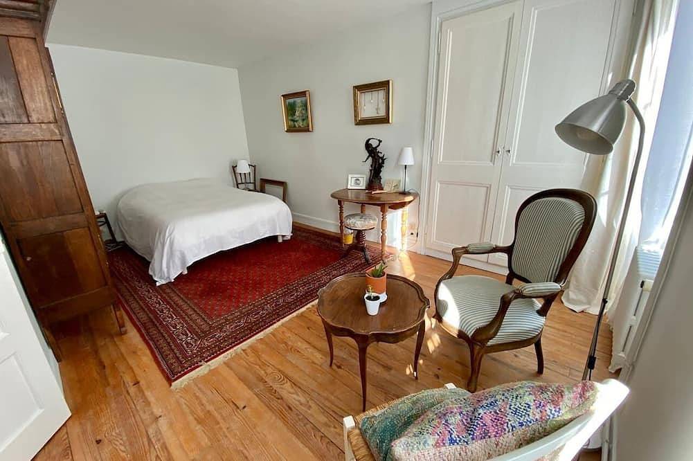 Meublé de tourisme ⭐️⭐️⭐️ Granville center, quiet, patio, 800 m from the beach in Granville, Côte de la Déroute