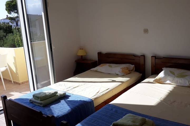 Location de vacances pour 6 personnes, avec piscine ainsi que balcon et jardin dans Almirida - 2