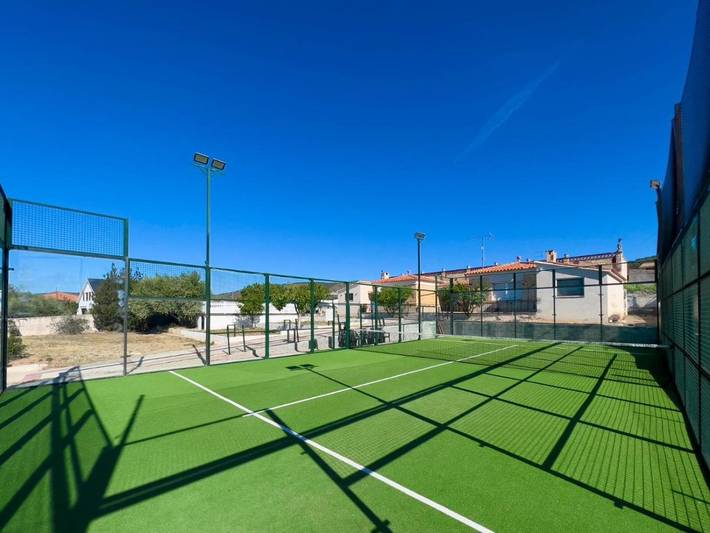 Casa rural para 13 personas, con Terraza y Jardín además de Piscina para niños y Piscina en Bajo Penedés