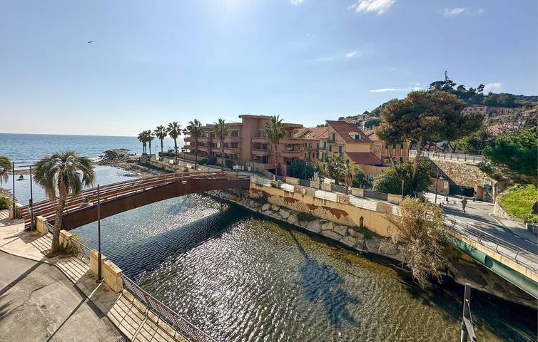 Gîte pour 6 personnes, avec terrasse et piscine, animaux acceptés à San Lorenzo al Mare - 4