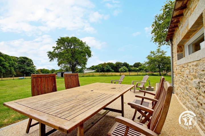 Gîte pour 4 personnes, avec terrasse et jardin à Questembert - 2