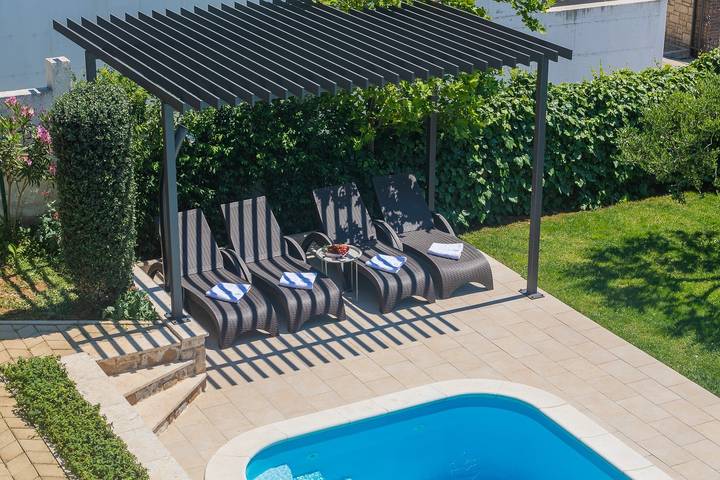 Ferienhaus für 6 Personen, mit Balkon/Terrasse und Garten sowie Pool in Makarska - 3