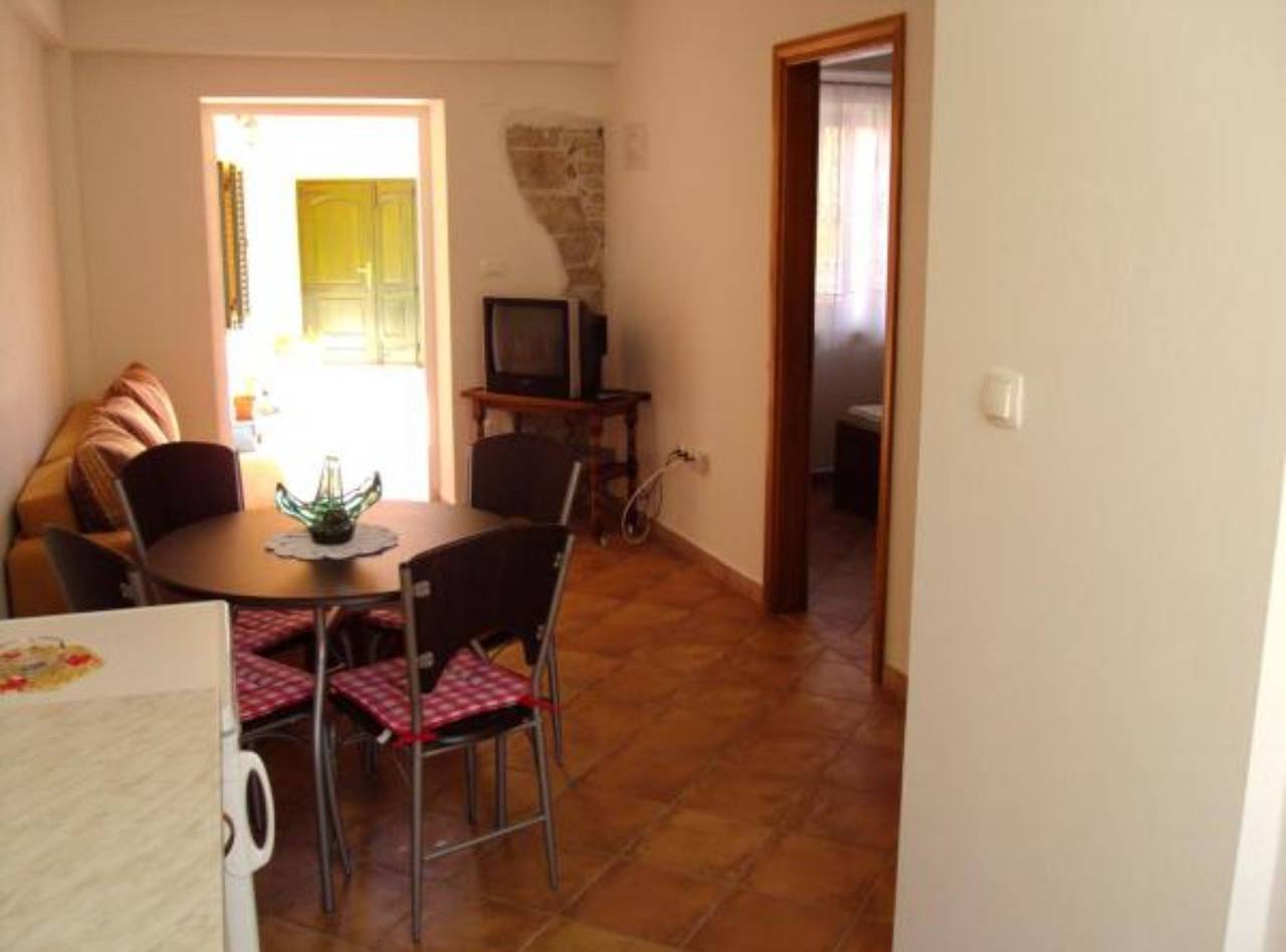 Ganze Wohnung, Ferienwohnung für 4 Personen mit Balkon in Kukljica, Insel Ugljan