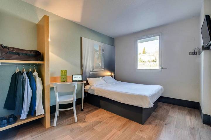 Hôtel pour 2 personnes, avec terrasse, animaux acceptés à Brignoles - 2