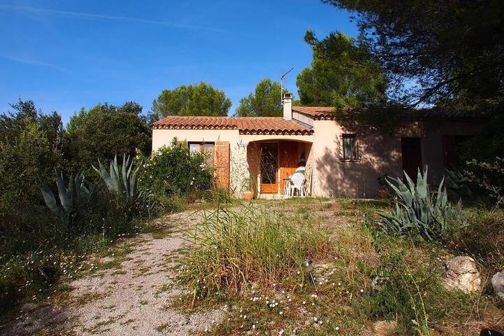 Villa pour 7 personnes, avec piscine et terrasse ainsi que jardin et jacuzzi, animaux acceptés