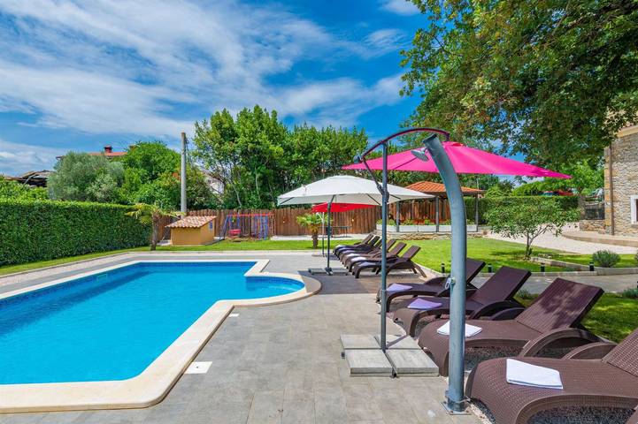 Ferienhaus für 12 Personen, mit Balkon und Balkon/Terrasse sowie Terrasse und Garten in Istrien - 4