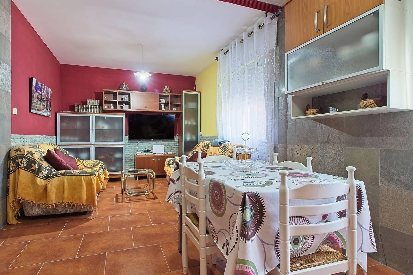 Appartement entier, Appartement 'Leopoldo I' avec vue montagne, piscine partagée et barbecue in Carballeda de Valdeorras, Orense Région
