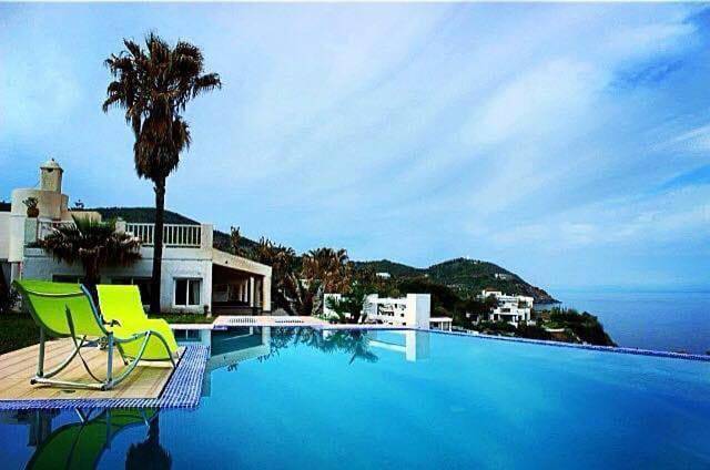 Hôtel pour 14 personnes, avec piscine ainsi que jardin et sauna, adapté aux familles