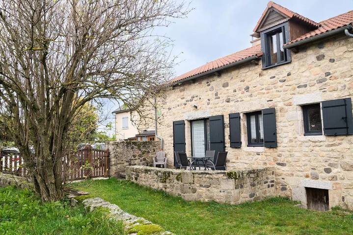 Gîte pour 7 personnes, avec piscine et jardin