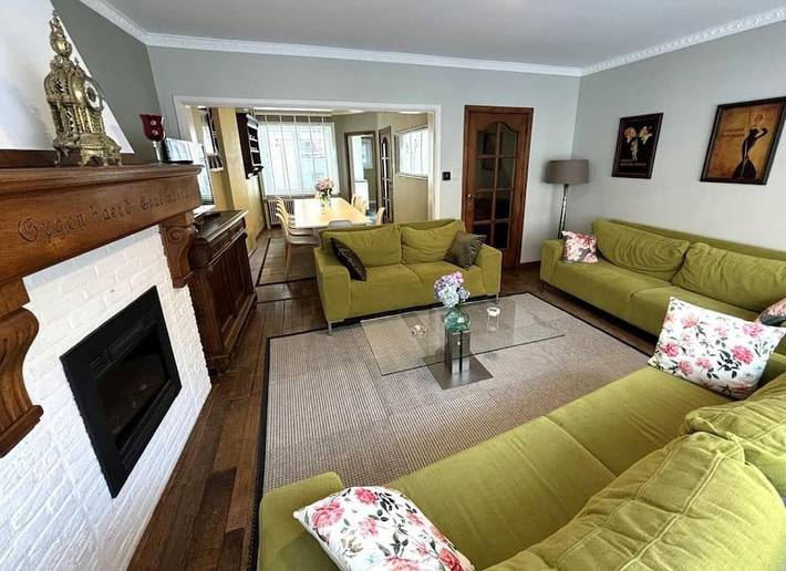 Location de vacances pour 12 personnes, avec terrasse et sauna à Tongres