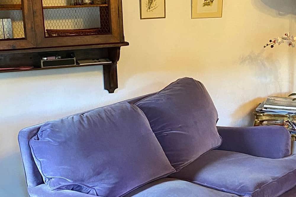 Encantadora casa de viña con gran terraza para parejas in Tailhac, Macizo Central