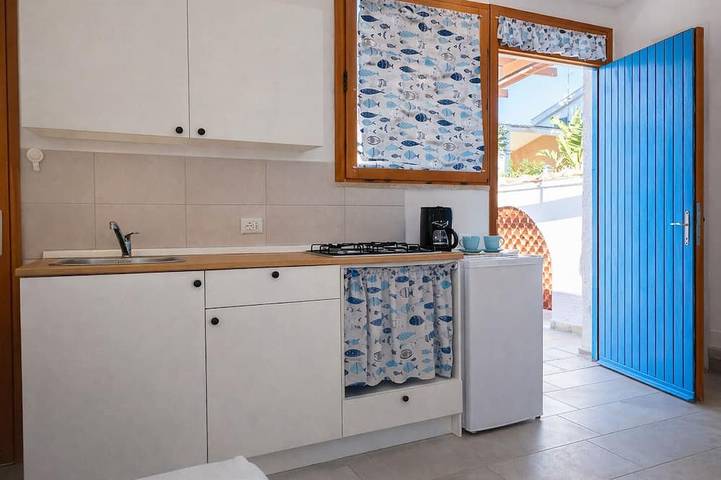 Appartamento intero, Seaside Garden Studio a 2 minuti dal mare in Santa Marinella, Provincia di Roma