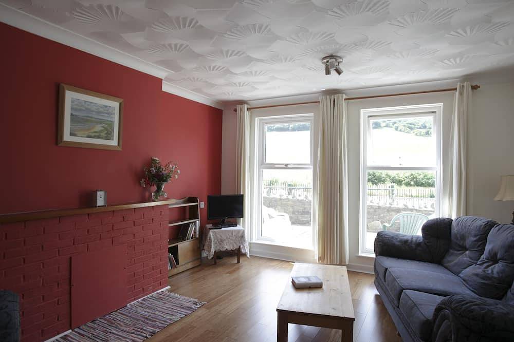 Ideal house for family holidays with easy access to coastal walks in Lulworth Cove, Dorset