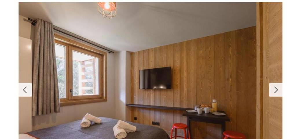 Appart’hôtel pour 2 personnes, avec terrasse et sauna ainsi que vue et piscine, animaux acceptés