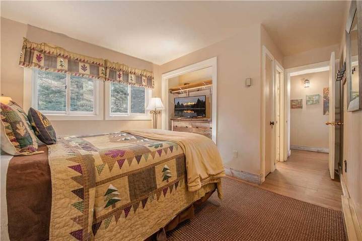 Vacation rental for 6 people, with hot tub and pool as well as balcony in Teton Village