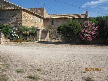 Gîte pour 5 personnes, avec jardin à Joucas