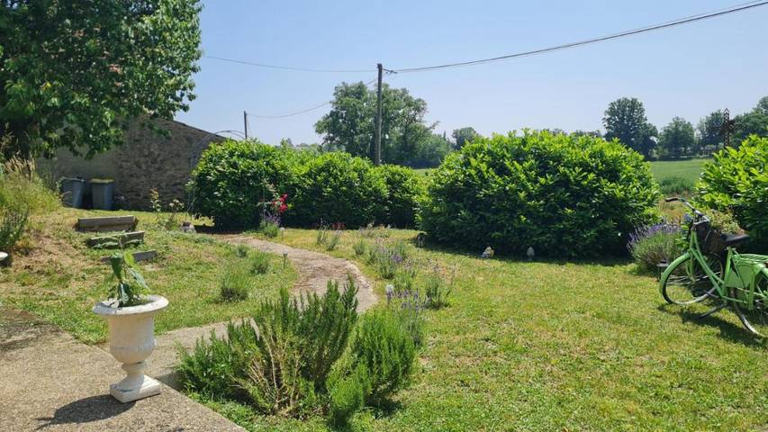Location de vacances pour 4 personnes, avec vue ainsi que jardin et piscine, animaux acceptés dans Saint-Bonnet-de-Four - 3