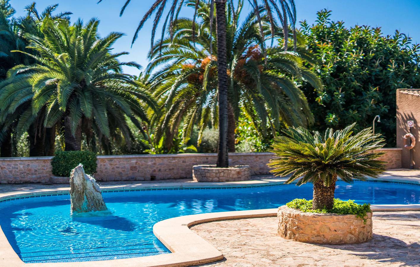 Amplio apartamento con piscina, terraza y barbacoa cerca de Cala Mitjana in Cala d'Or, Santanyí