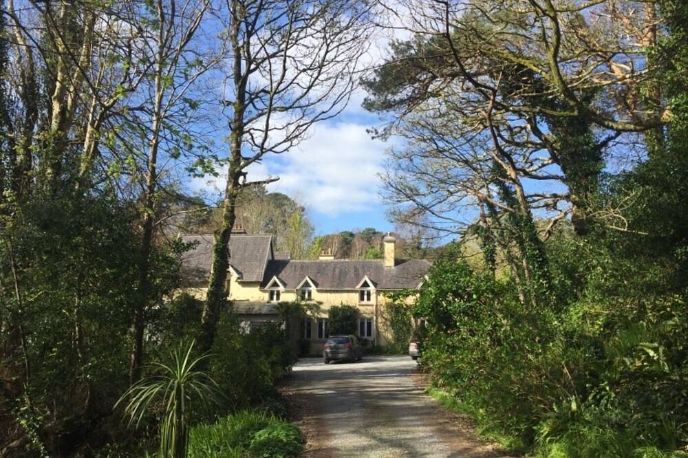 Luxuriöses viktorianisches Haus inmitten reifer tropischer Gärten für zehn Personen. in Caragh, County Kerry