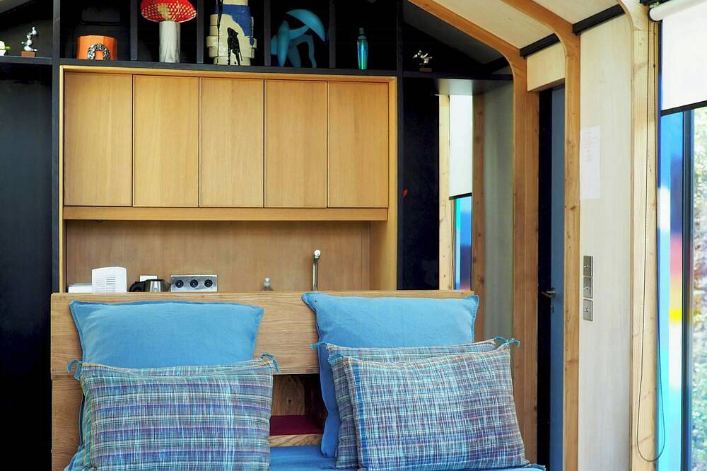Cabane design avec piscine partagée à Bras in Bras, Région de Brignoles
