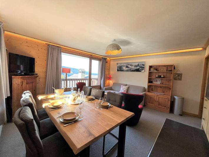 Ganze Wohnung, Geräumige Ferienwohnung mit 3 Schlafzimmern für 8 Personen, südwestbalkon, nahe Sessellift Morel in Les Allues, Vanoise-Massiv