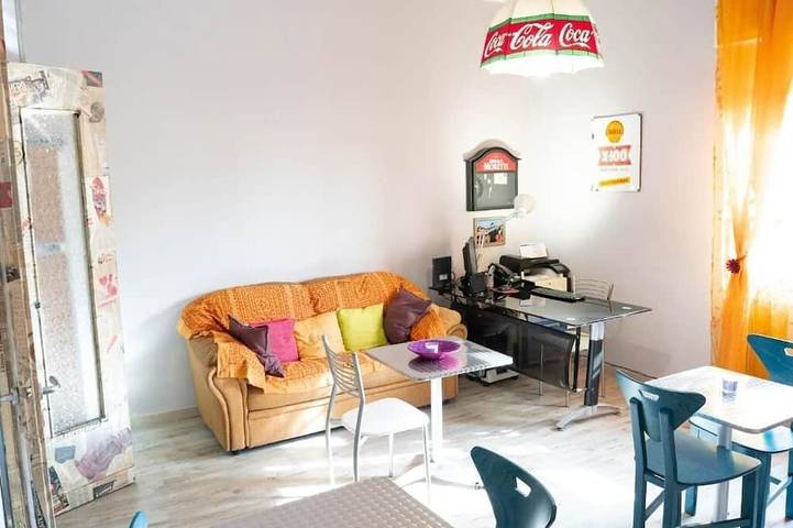 Appartement entier, Room with private bathroom - Grey in Naples, Province de Naples