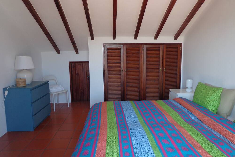 Harmonia Villa met internet op 150 meter van het strand in Praia do Farol, Vila Nova de Milfontes