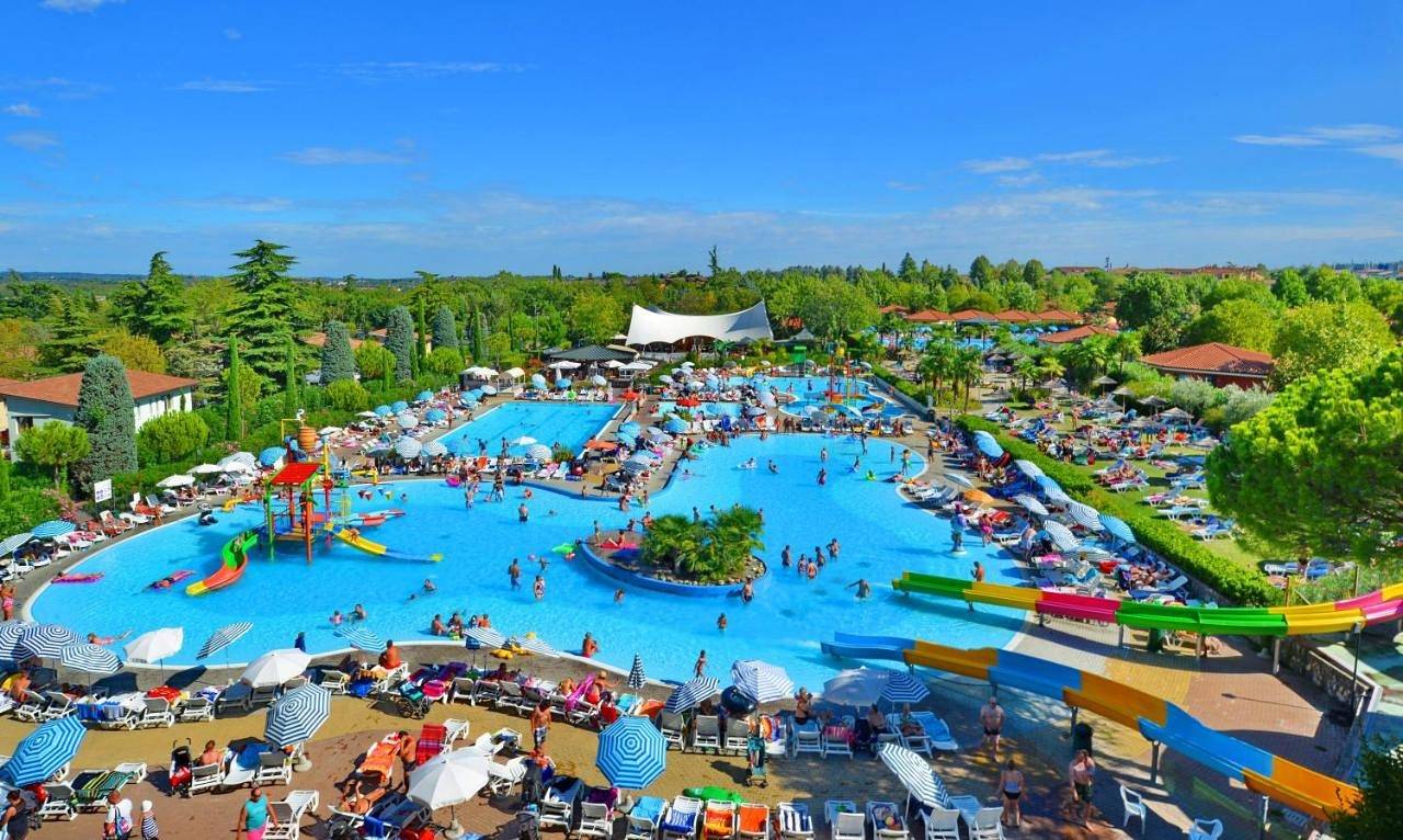 Camping Bella Italia in Peschiera del Garda, Gardasee-Berge