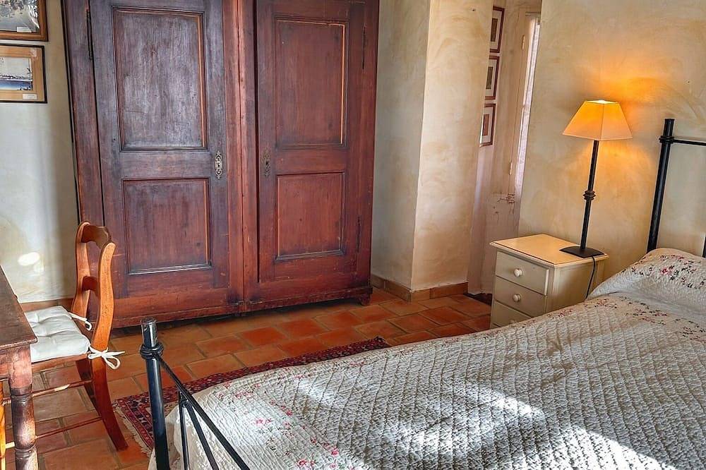 Les Trois Terrasses - A Memorable Vacation In A Charming Village House in Roussillon, Parc naturel régional du Luberon