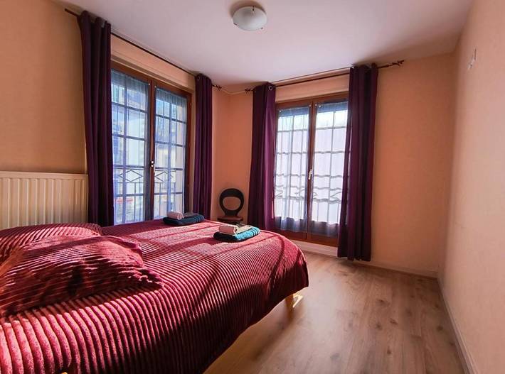 Hôtel pour 2 personnes, avec terrasse et vue, animaux acceptés à Rochefort-Montagne