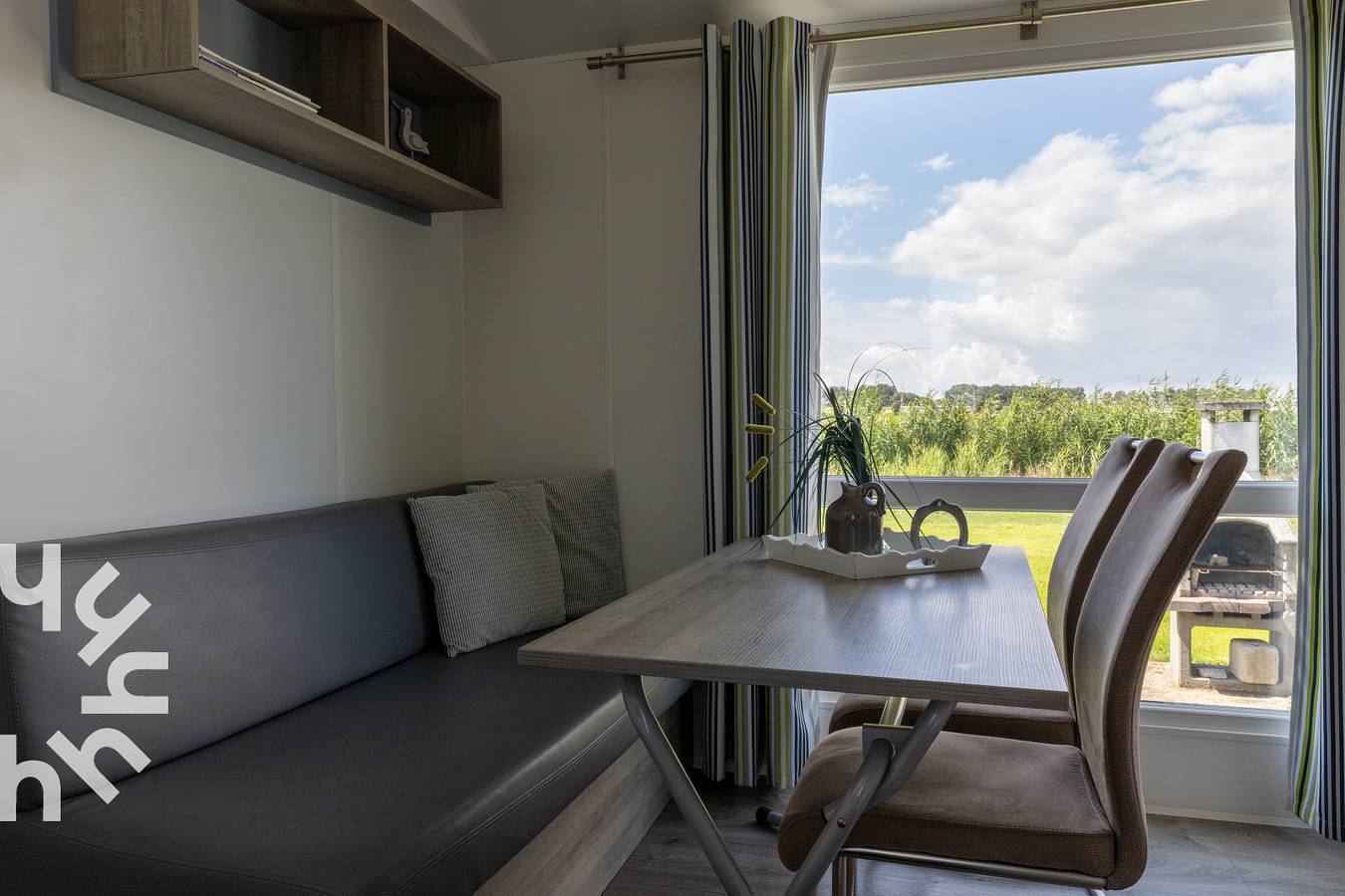 Geräumiges 4-Personen-Chalet auf dem Wasser, in der Nähe des Yachthafens von Lemmer in De Friese Meren, Ijsselmeer