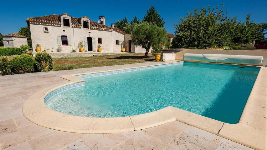 Location de vacances pour 7 personnes, avec piscine et jardin, animaux acceptés à Montaigu-de-Quercy