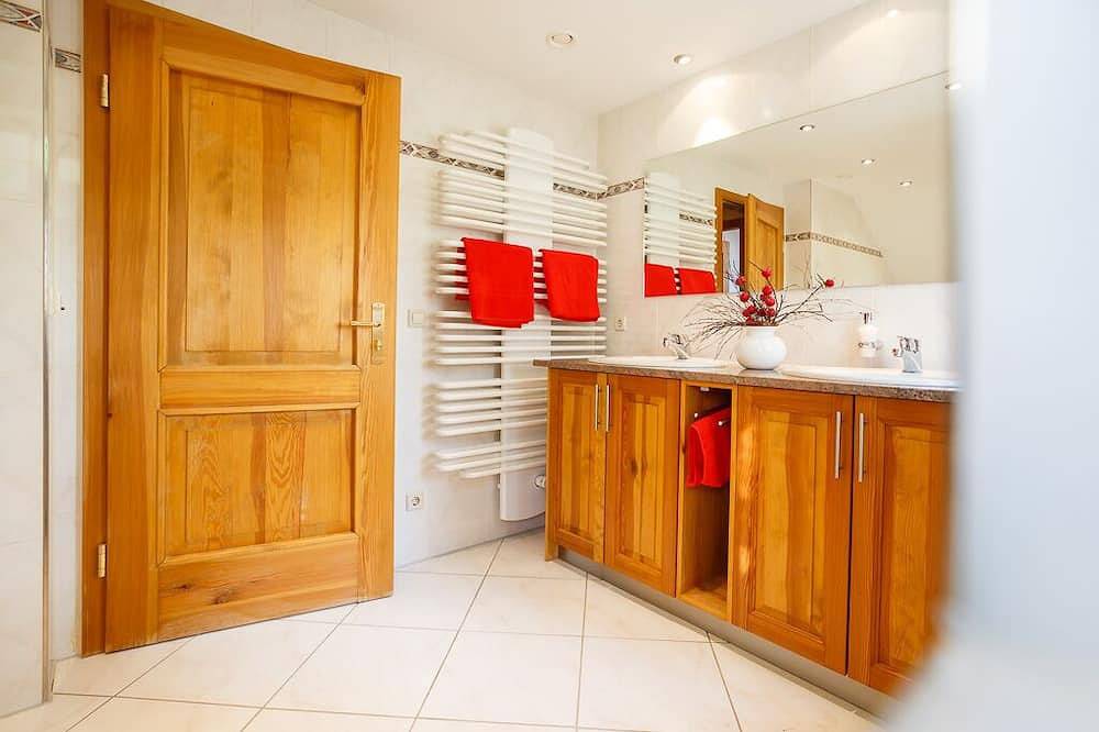 Exklusives Ferienhaus für 8-10 Personen mit Sauna, Grillplatz, 5 Parkplätzen in Bad Schandau, Elbsandsteingebirge