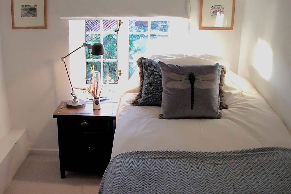 Bella's Cottage -  a self catering cottage that sleeps 3 guests  in 2 bedrooms in Stiffkey, Norfolk Coast