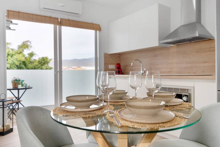 Apartamento entero, Apartamento de vacaciones 'Flamboyan 1' con balcón, Wi-Fi y aire acondicionado in Marpequeña, Telde